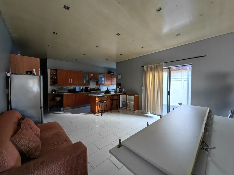 8 Bedroom Property for Sale in Belgravia Western Cape